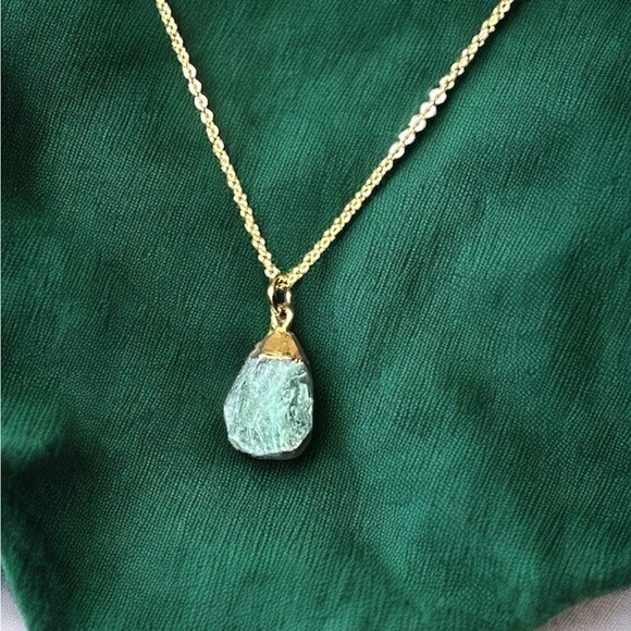 Raw Emerald Gold Necklace - Picture 3 of 4